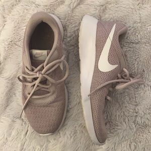 Mauve Nike Tanjun